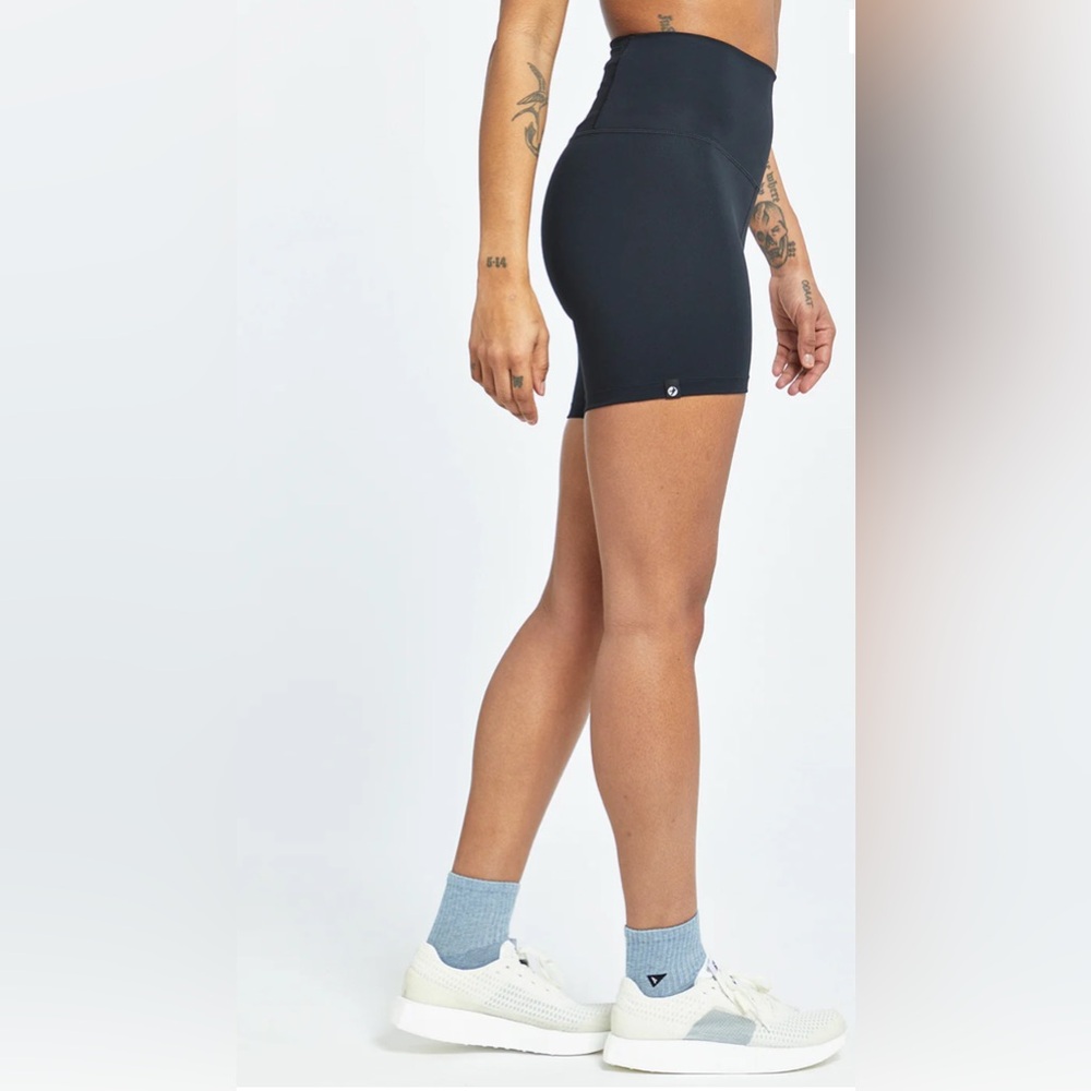 Oiselle 4” basic bird shorts